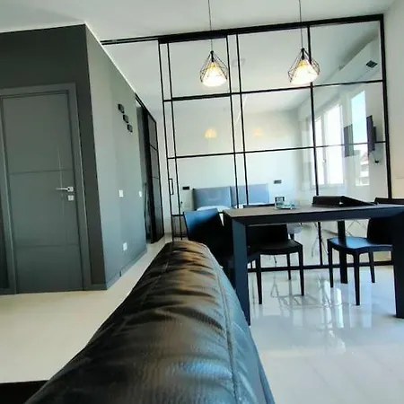 아파트 New & Bright Balcony Flat By Station