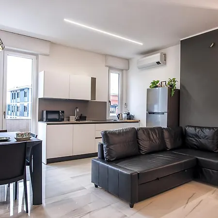아파트 New & Bright Balcony Flat By Station *