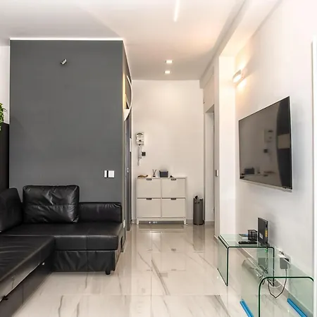아파트 New & Bright Balcony Flat By Station