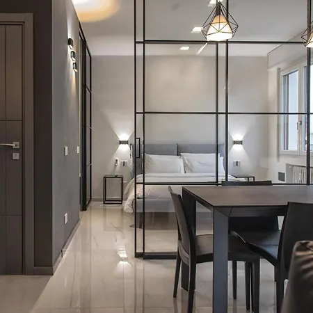 New & Bright Balcony Flat By Station * Milán