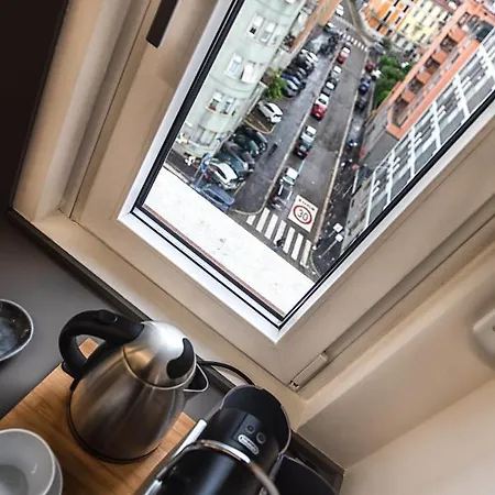 New & Bright Balcony Flat By Station Milán